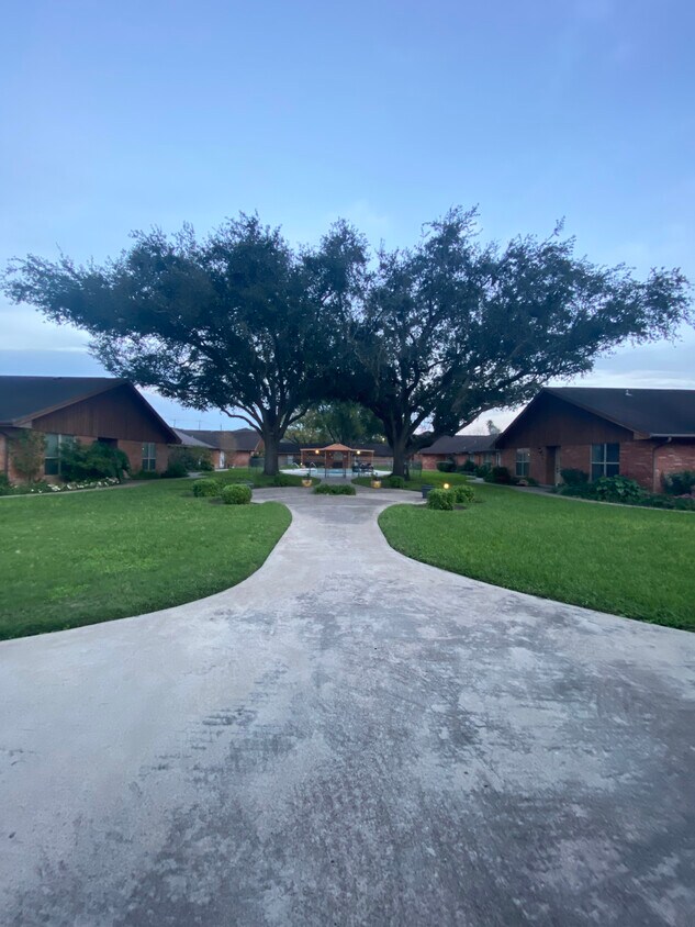 415 S Westgate Dr Unit 21, Weslaco, TX 78596 Condo for Rent in