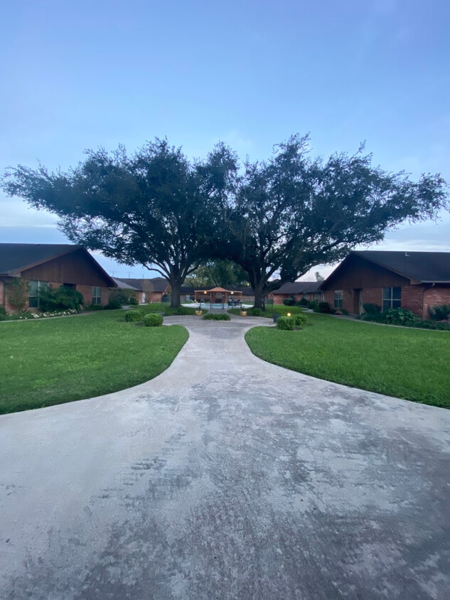 415 S Westgate Dr Unit 21, Weslaco, TX 78596 Condo for Rent in