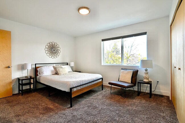 Foto del edificio - 829 S Main St