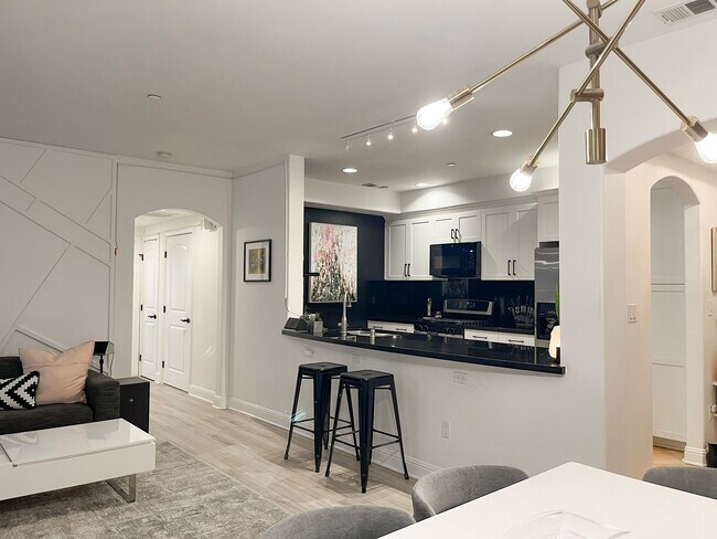 Foto del edificio - 5037 Rosewood Ave