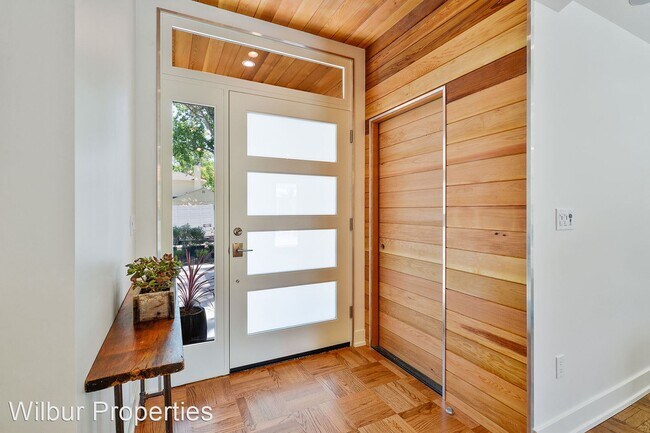 Foto del edificio - 3 br, 2 bath House - 153 Lois Lane