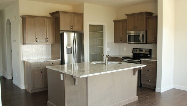 Photo du bâtiment - 3 Bed 3 Bath Unit in Olds, AB