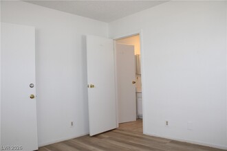 Building Photo - 1212 E Phillips Ave