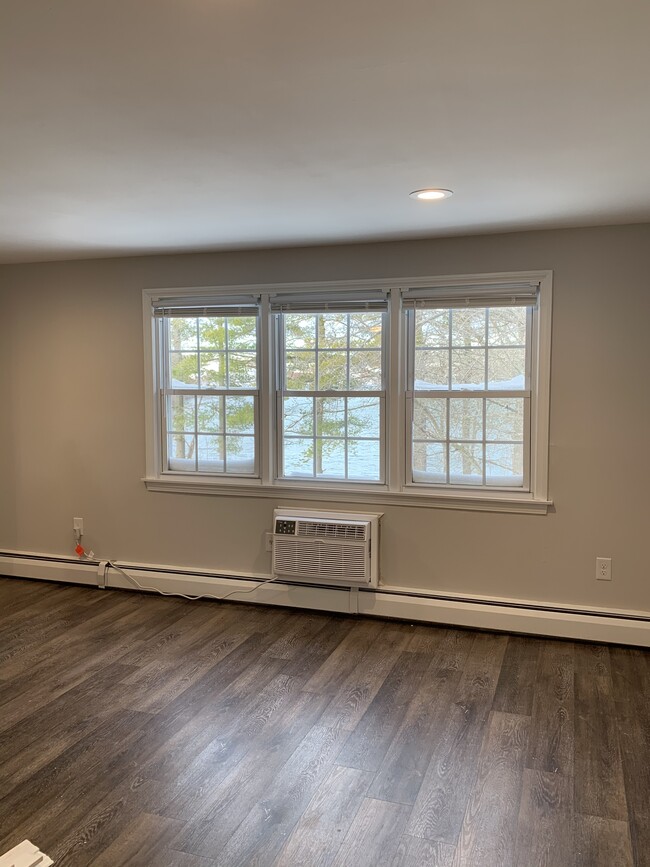 Building Photo - 37 Grandview Dr
