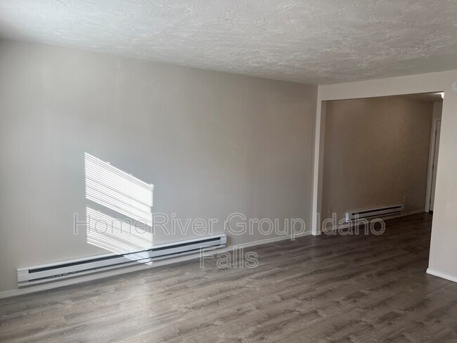 Building Photo - 1753 Grandview Dr