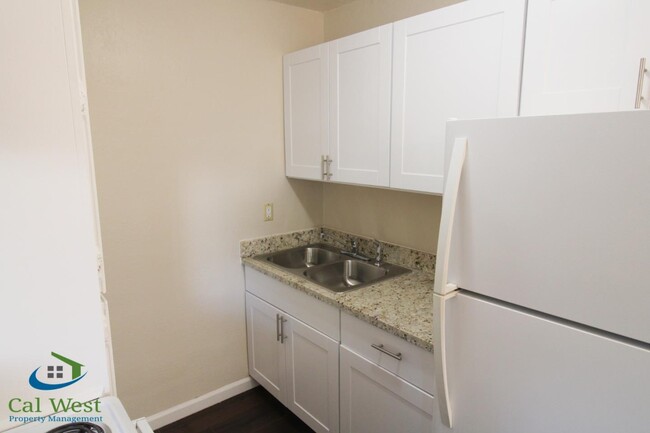 Building Photo - 5440 Dellwood Way