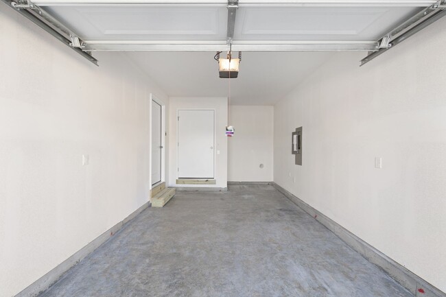 Foto del edificio - New Build- 2 Story Duplex in Westbury Gardens