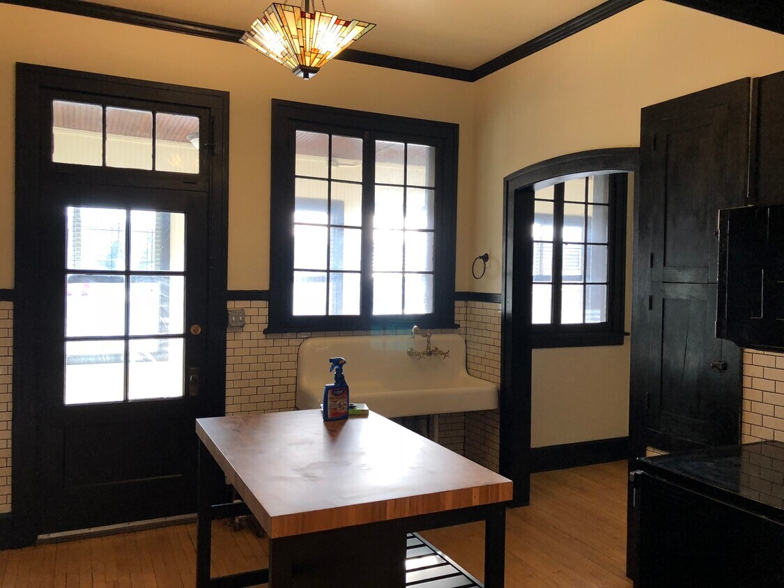 Foto principal - 125 E 3rd St