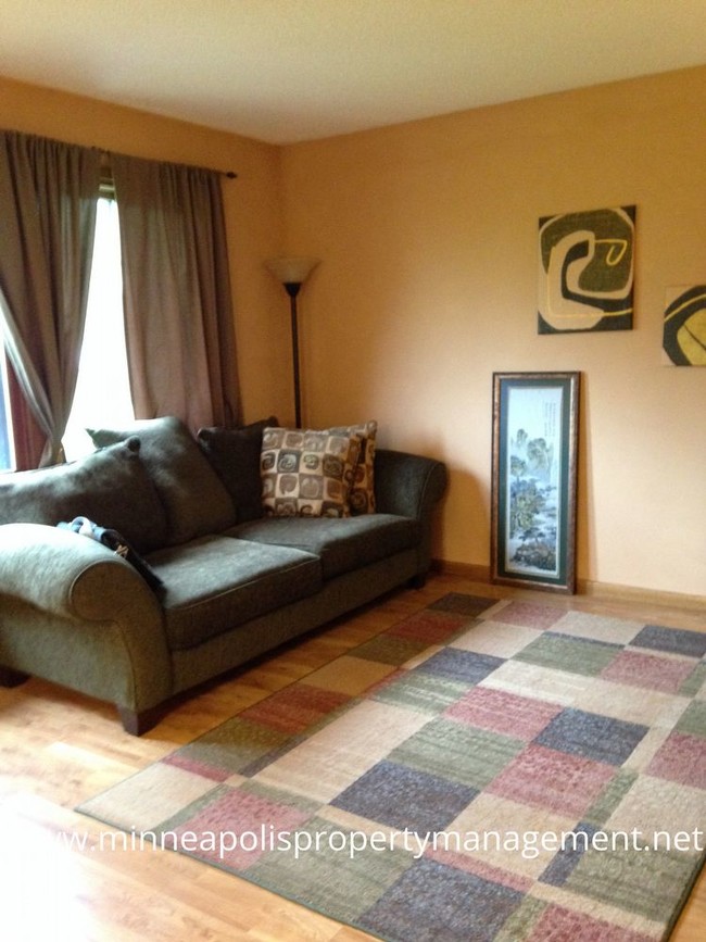 Foto del edificio - 8839 N Maplebrook Ct