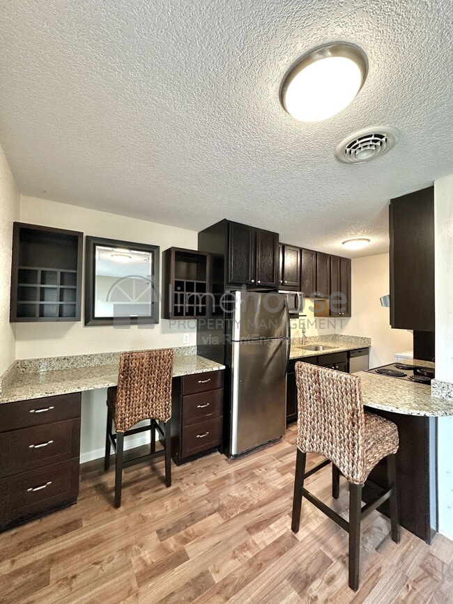 Building Photo - 909 Leisure Square