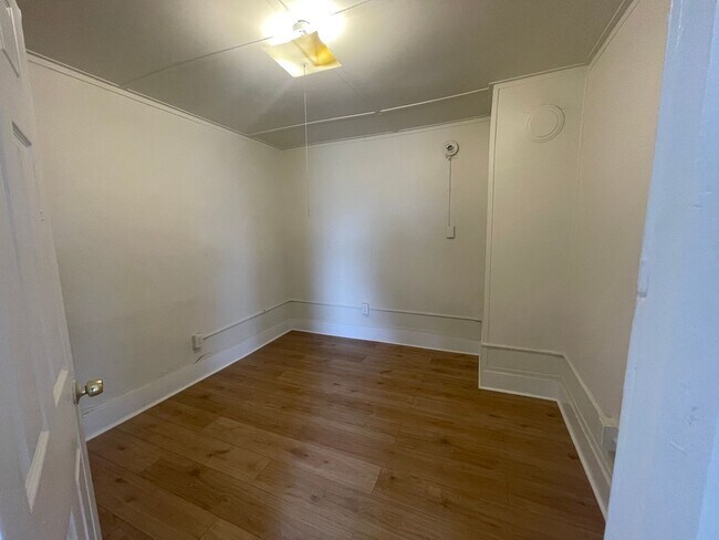 Foto del edificio - Clean & Updated 1BR Close to Downtown – $1200 Available Now