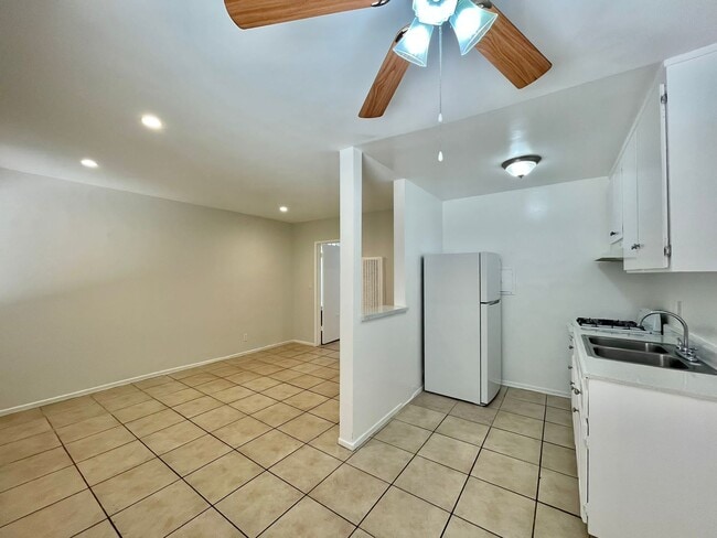 Building Photo - 1021 N Normandie Ave