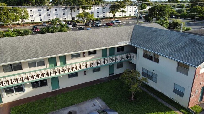 Foto del edificio - 250 NE 40th St