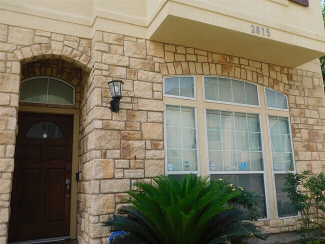 Foto del edificio - 2615 Starboard Point Dr