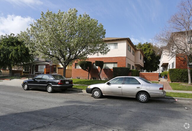 Foto del edificio - 2301-2305 Naomi St
