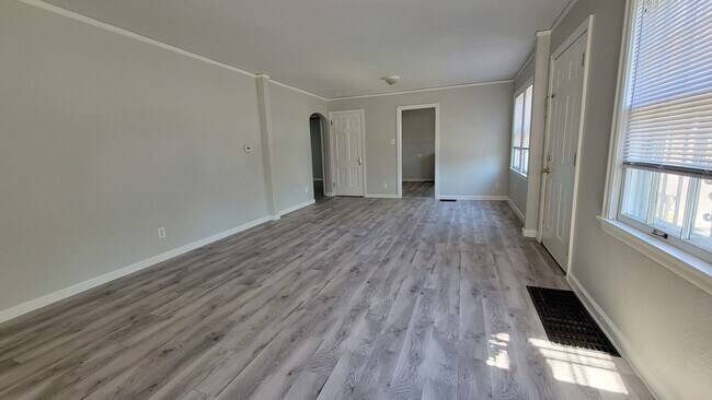 Foto del edificio - 1005 Wheatley Ave