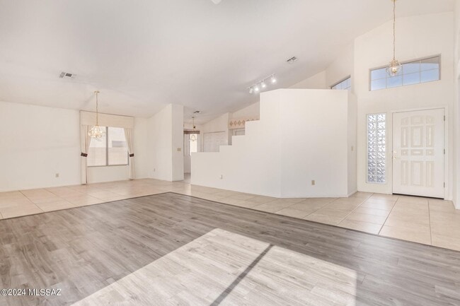 Building Photo - 638 S Sierra Nevada Dr