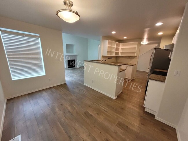 Building Photo - Beaverton 3 Bed 2.5ba Beautiful 2 Story Co...