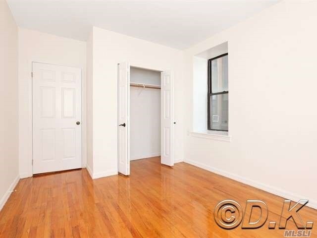 Building Photo - 25 W Broadway