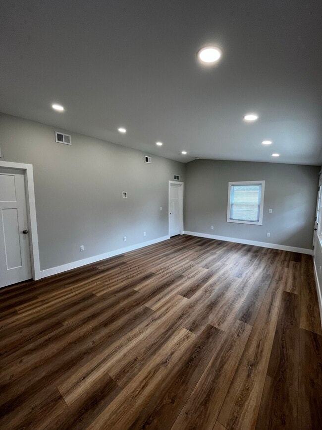 Building Photo - 54 Fontenelle St SE