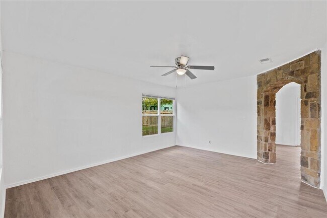 Foto del edificio - 704 East McNeil Road, Round Rock, TX 78664...