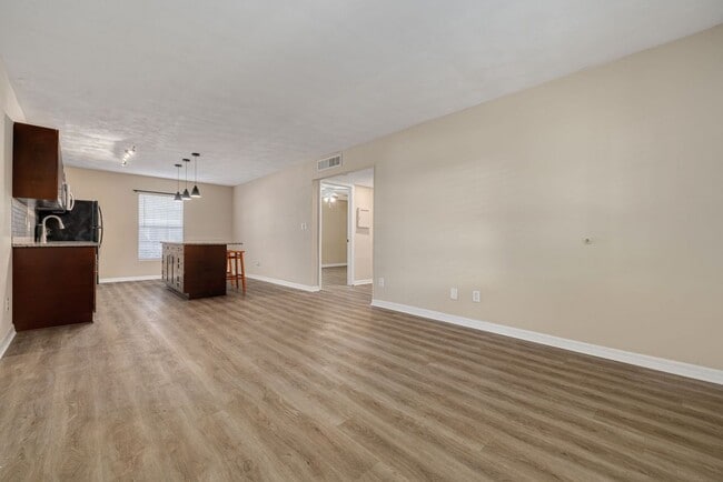 Building Photo - 2808 W Azeele St