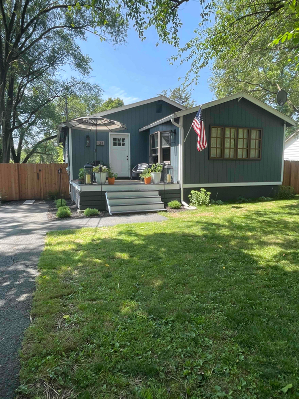 Primary Photo - 121 Bennett Ave