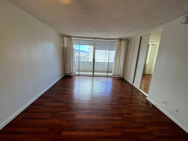 Building Photo - Woodrose (Honolulu) - Basic cable/electric...