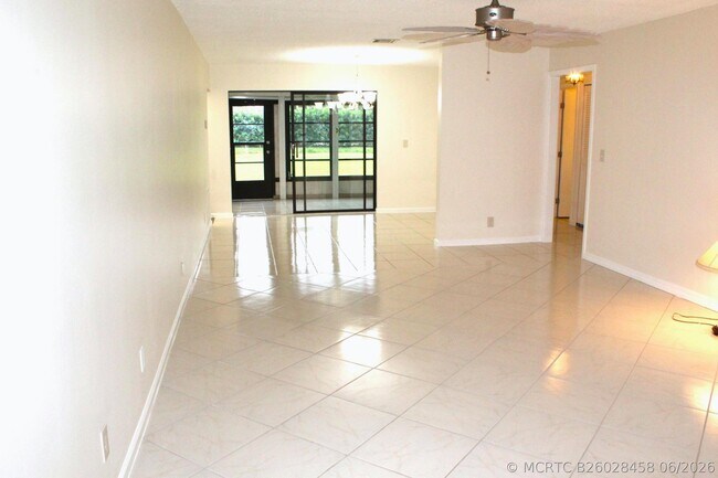 Foto del edificio - 4450 Nutmeg Tree Ln