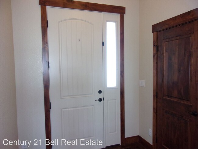 Building Photo - 3 br, 2.5 bath House - 3532 Red Feather Trail