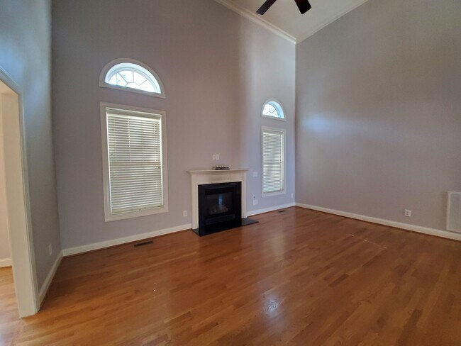 Foto del edificio - 75 Grayson Pl