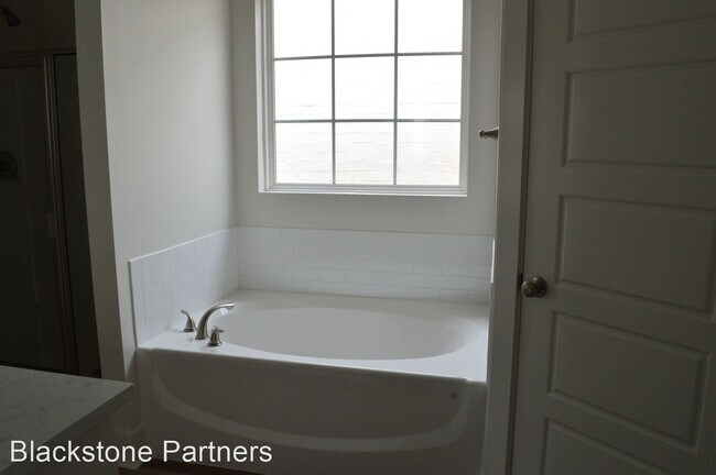 Building Photo - 4 br, 3 bath House - 9056 Stonecroft Ave