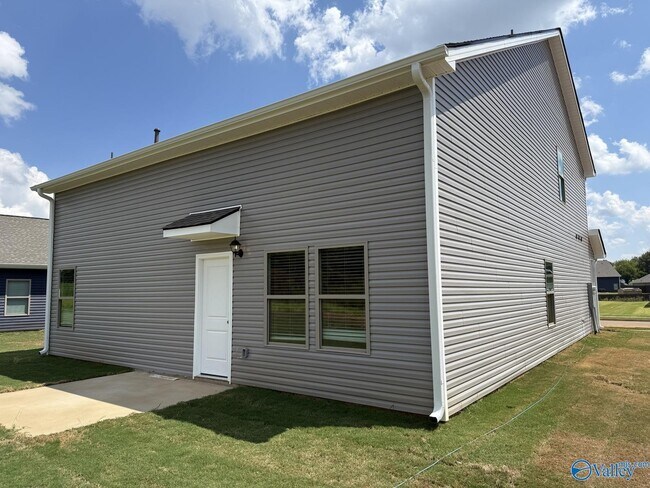 Building Photo - 160 Labrador Ln