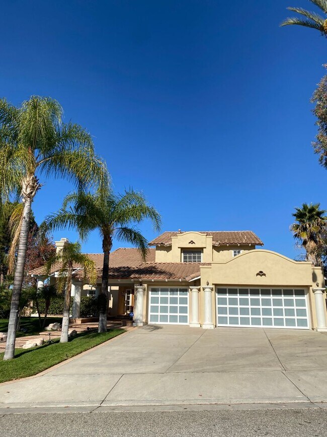 Building Photo - Beautiful, Spacious Two-Story 4-Bedroom Ho...