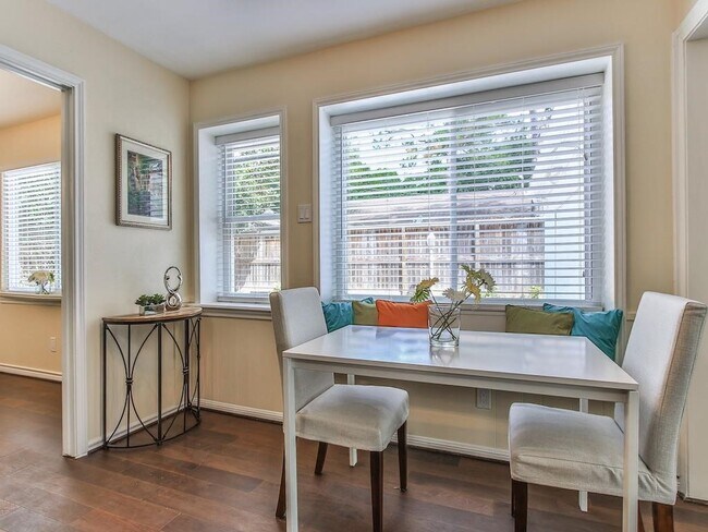 Foto del edificio - 12514 Kingsride Ln