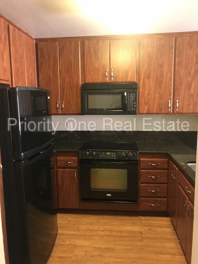 Building Photo - 5995 Dandridge Ln