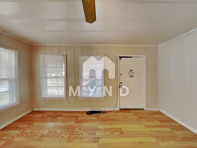 Building Photo - 211 Kerby St
