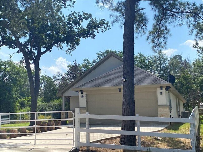 Foto del edificio - 24917 Roscommon Ln