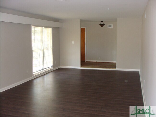 Building Photo - 2 Sulgrave Rd