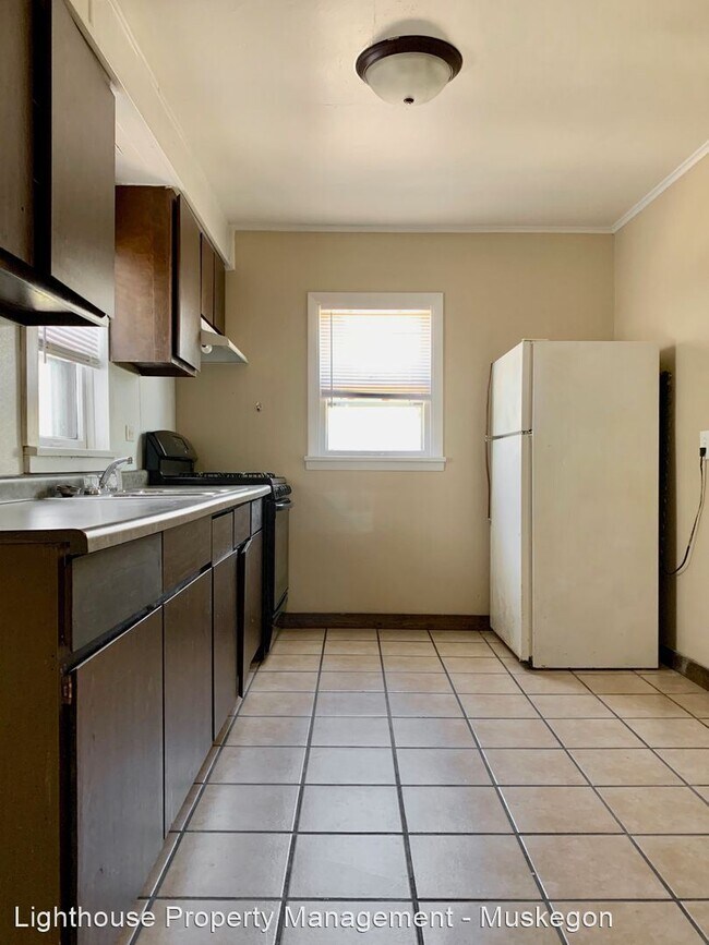Building Photo - 2 br, 1 bath House - 1350 Adams St