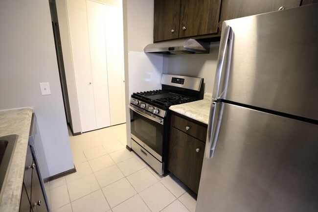 Building Photo - Cedarwood Condos - Cable, Internet & Under...