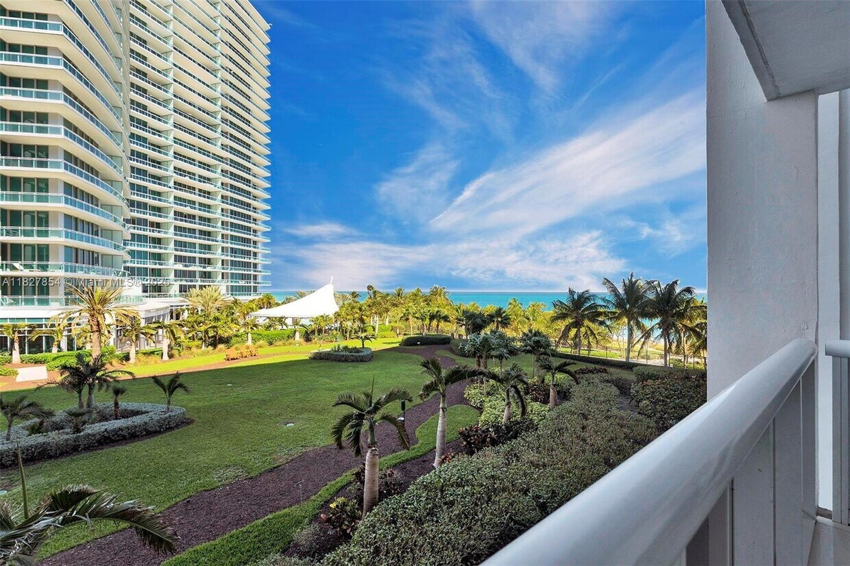 Primary Photo - 10275 Collins Ave