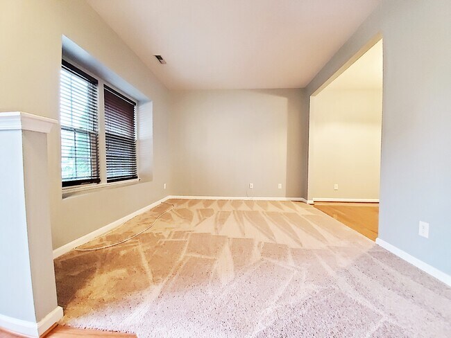 Building Photo - 618 Wye Oak Dr