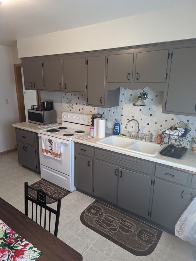 12210 W North Ave Unit 4, Wauwatosa, WI 53226 12210 W North Ave