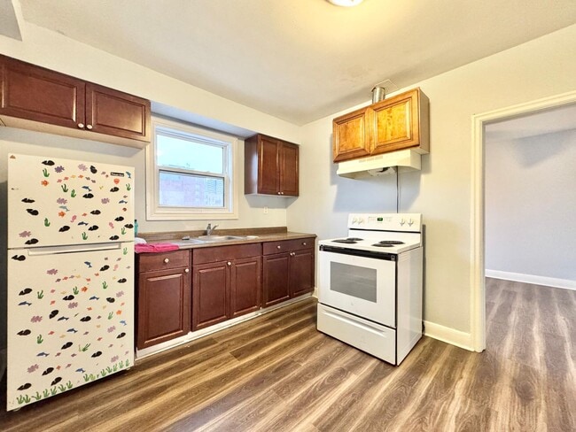 Building Photo - Clean & Quiet Apartment (1 Bed, 1 Bath)