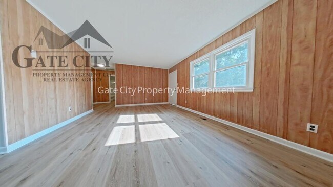 Foto del edificio - 3205 Pine Valley Rd