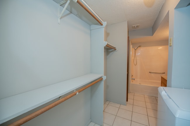 Foto del edificio - 1390 W Wedington Dr