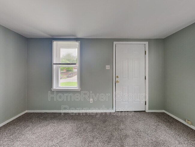 Building Photo - 3815 Sunview Dr