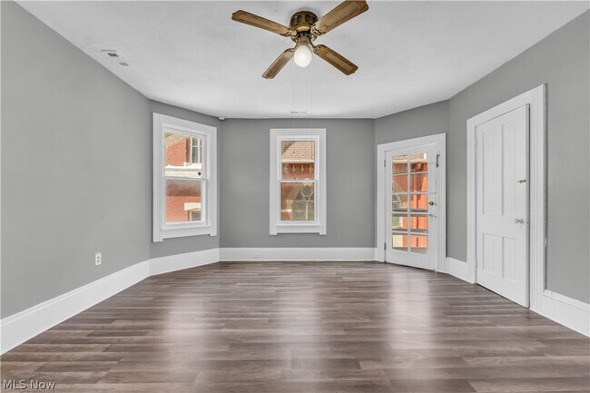 Foto del edificio - 3271 W 43rd St