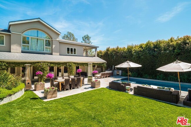 Building Photo - 545 Amalfi Dr
